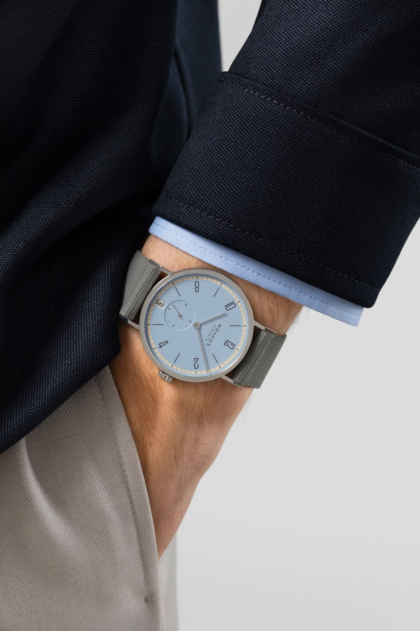 Tangente 38 date Frostblau